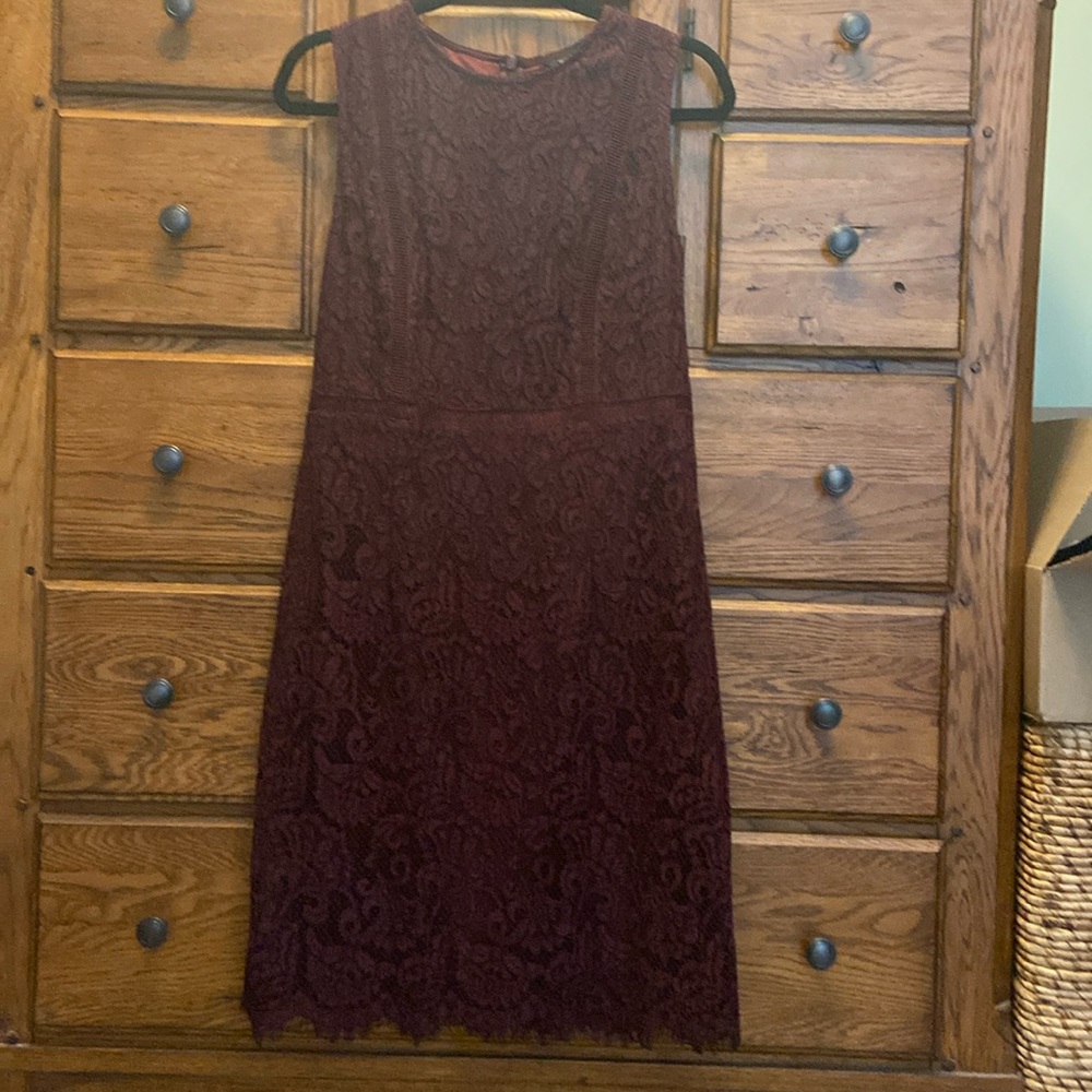 Burgundy lace overlay sleeveless cocktail dress. Size 10 Banana Republic.